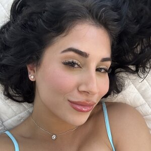 Ava Andraya