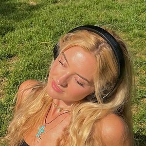 Baylee & Kelsey Soles