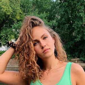 Elena Carriere
