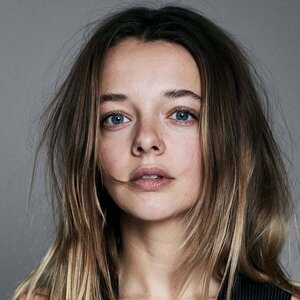 Ellie De Lange