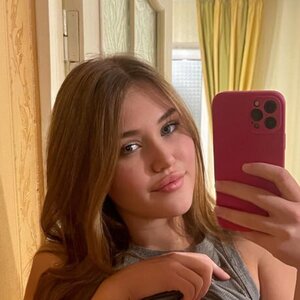 emily_18lips