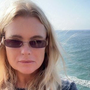 Erika Eleniak