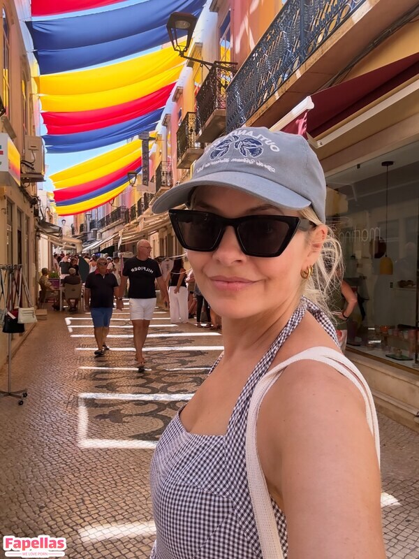 holly-willoughby