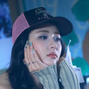 Huh Yunjin 허윤진