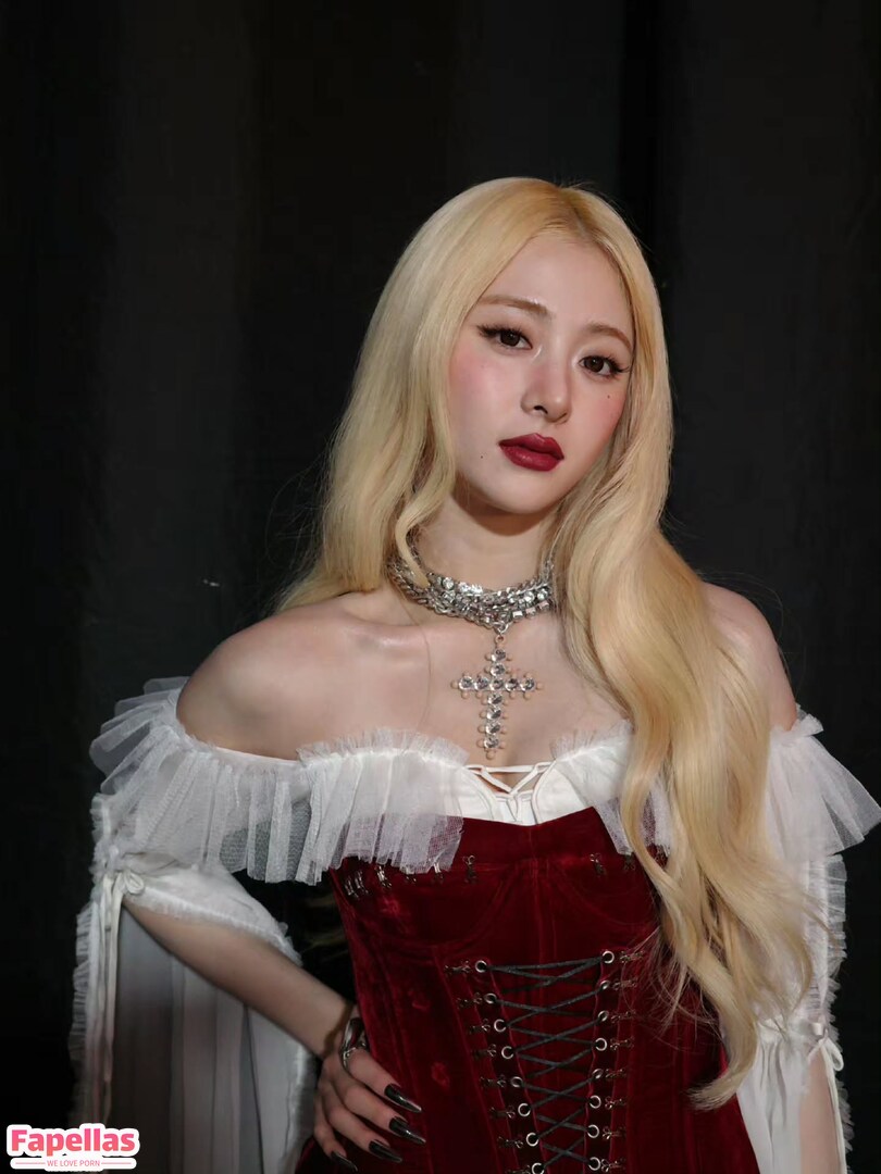Huh Yunjin 허윤진