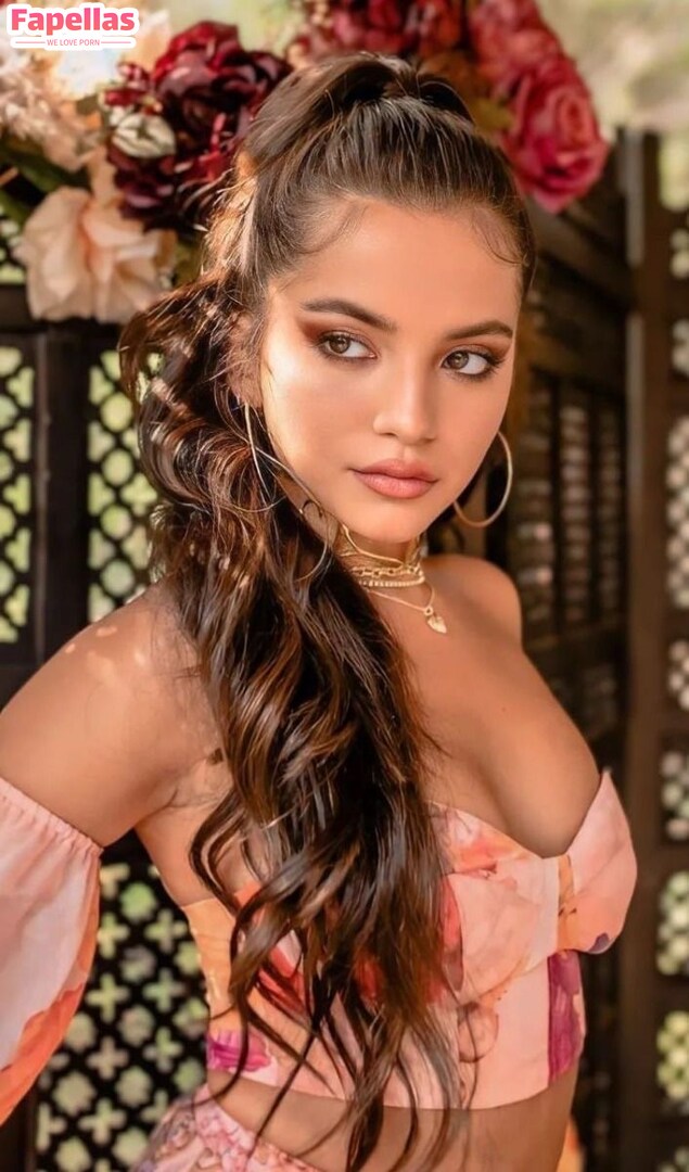 isabela-merced