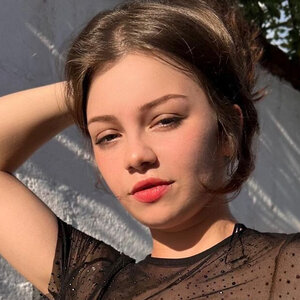 J Jodie Peach
