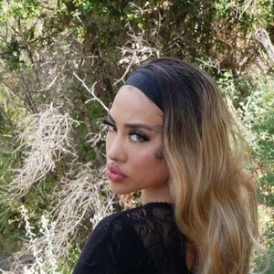 Leslie Luxx