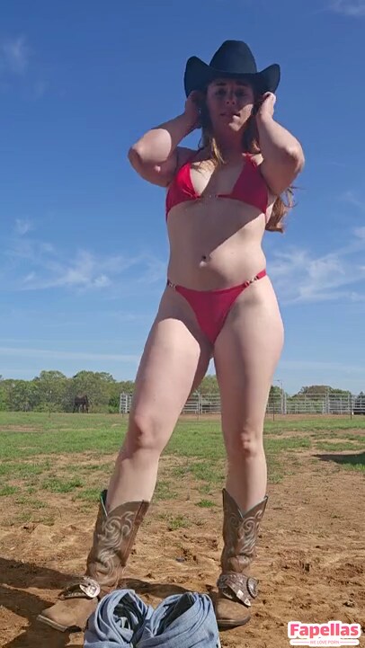 naughtyredfarmgirl