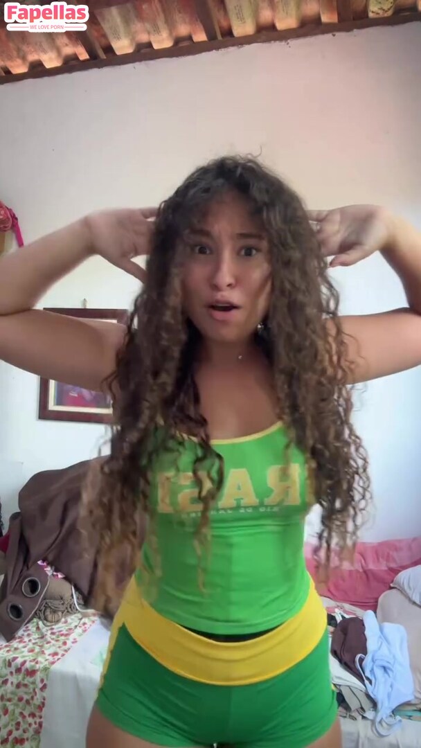 Nicolly_scobar