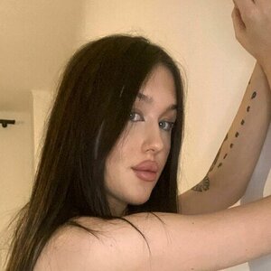 spicyoliviaaa / kissolivia