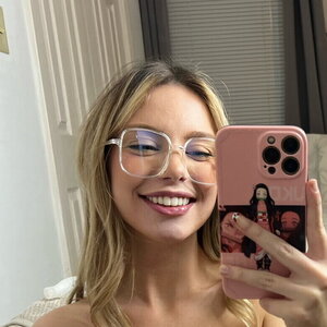 Women With Landing Strips